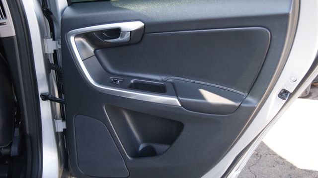 2016 Volvo XC60 3 MONTH WARRANTY , JUST SERVICED , VERY CLEAN INSIDE AND OUT  - 22987798 - 36