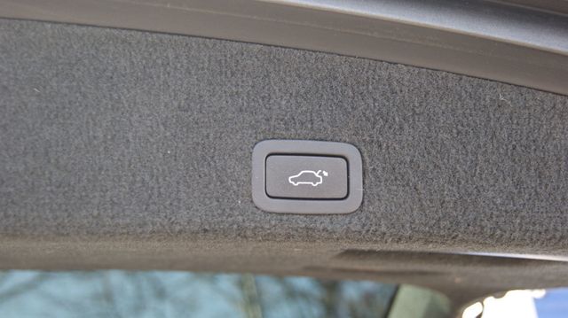 2016 Volvo XC60 3 MONTH WARRANTY , JUST SERVICED , VERY CLEAN INSIDE AND OUT  - 22987798 - 39