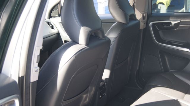 2016 Volvo XC60 3 MONTH WARRANTY , JUST SERVICED , VERY CLEAN INSIDE AND OUT  - 22987798 - 42