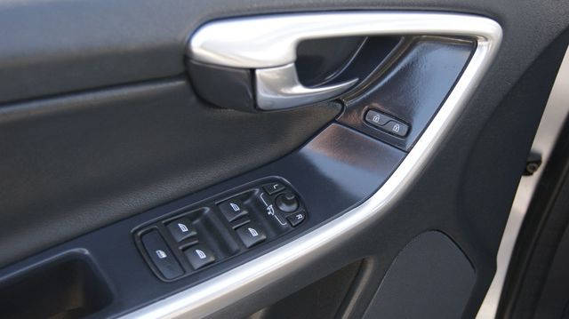 2016 Volvo XC60 3 MONTH WARRANTY , JUST SERVICED , VERY CLEAN INSIDE AND OUT  - 22987798 - 50