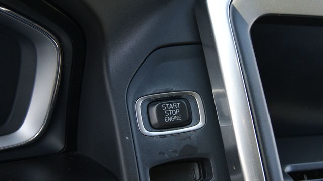 2016 Volvo XC60 3 MONTH WARRANTY , JUST SERVICED , VERY CLEAN INSIDE AND OUT  - 22987798 - 51