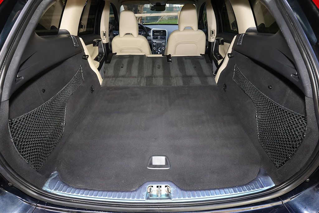 2016 Volvo XC60 T5 Premier photo 9