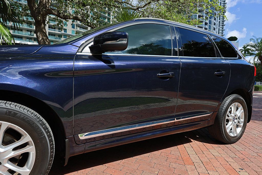 2016 Volvo XC60 T5 Premier photo 16