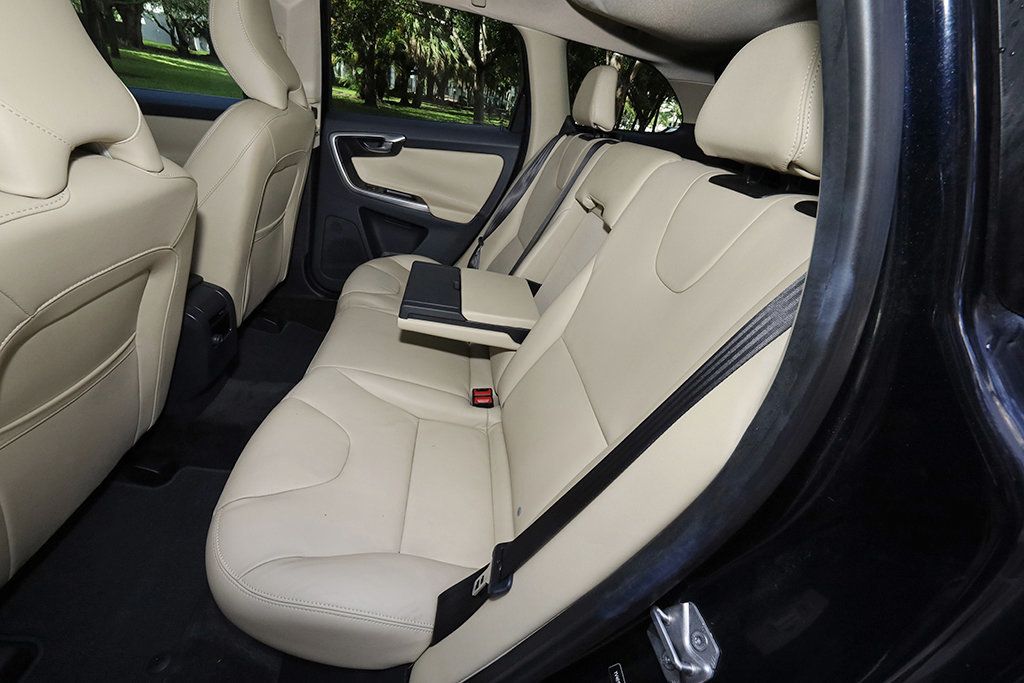 2016 Volvo XC60 T5 Premier photo 19