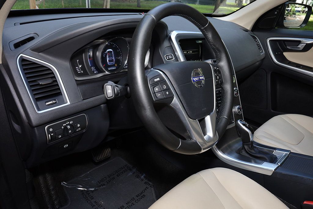 2016 Volvo XC60 T5 Premier photo 24