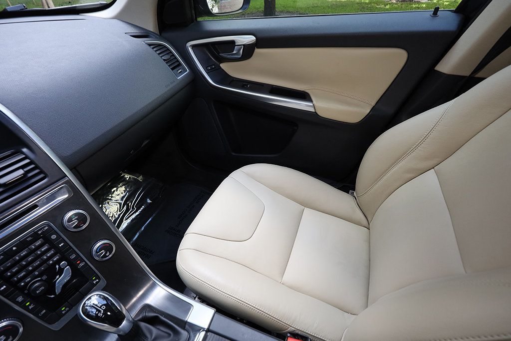 2016 Volvo XC60 T5 Premier photo 26