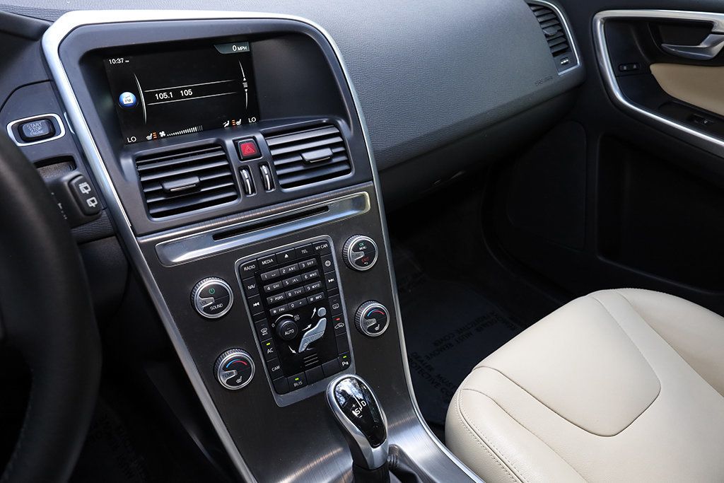 2016 Volvo XC60 T5 Premier photo 27