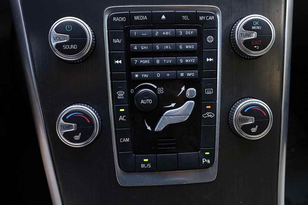 2016 Volvo XC60 T5 Premier photo 36