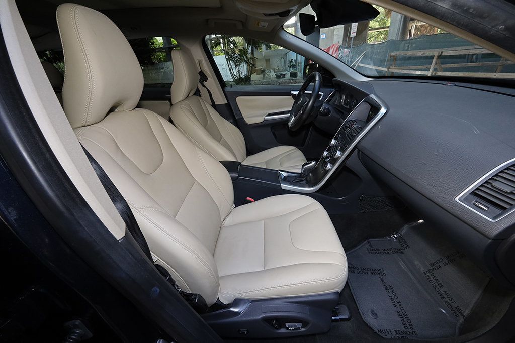 2016 Volvo XC60 T5 Premier photo 6