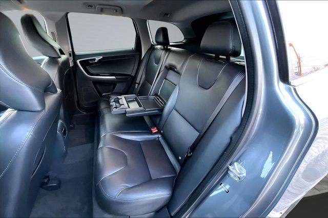 2016 Volvo XC60 AWD 4dr T6 - 22973432 - 16