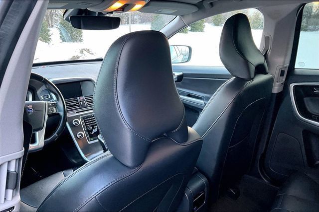 2016 Volvo XC60 AWD 4dr T6 - 22973432 - 17