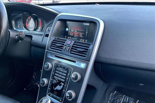 2016 Volvo XC60 AWD 4dr T6 - 22973432 - 29