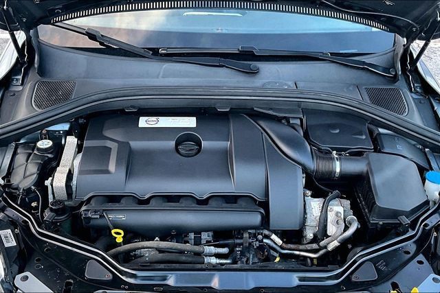 2016 Volvo XC60 AWD 4dr T6 - 22973432 - 36