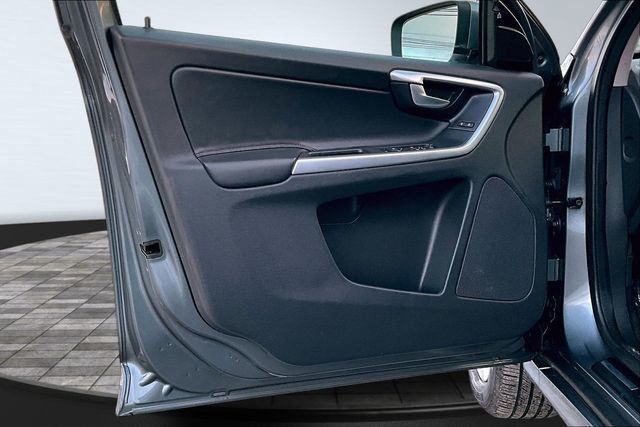 2016 Volvo XC60 AWD 4dr T6 - 22973432 - 8