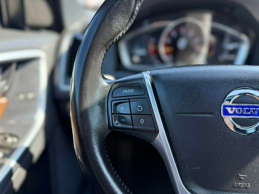 2016 Volvo XC60 T6 Drive-E photo 10