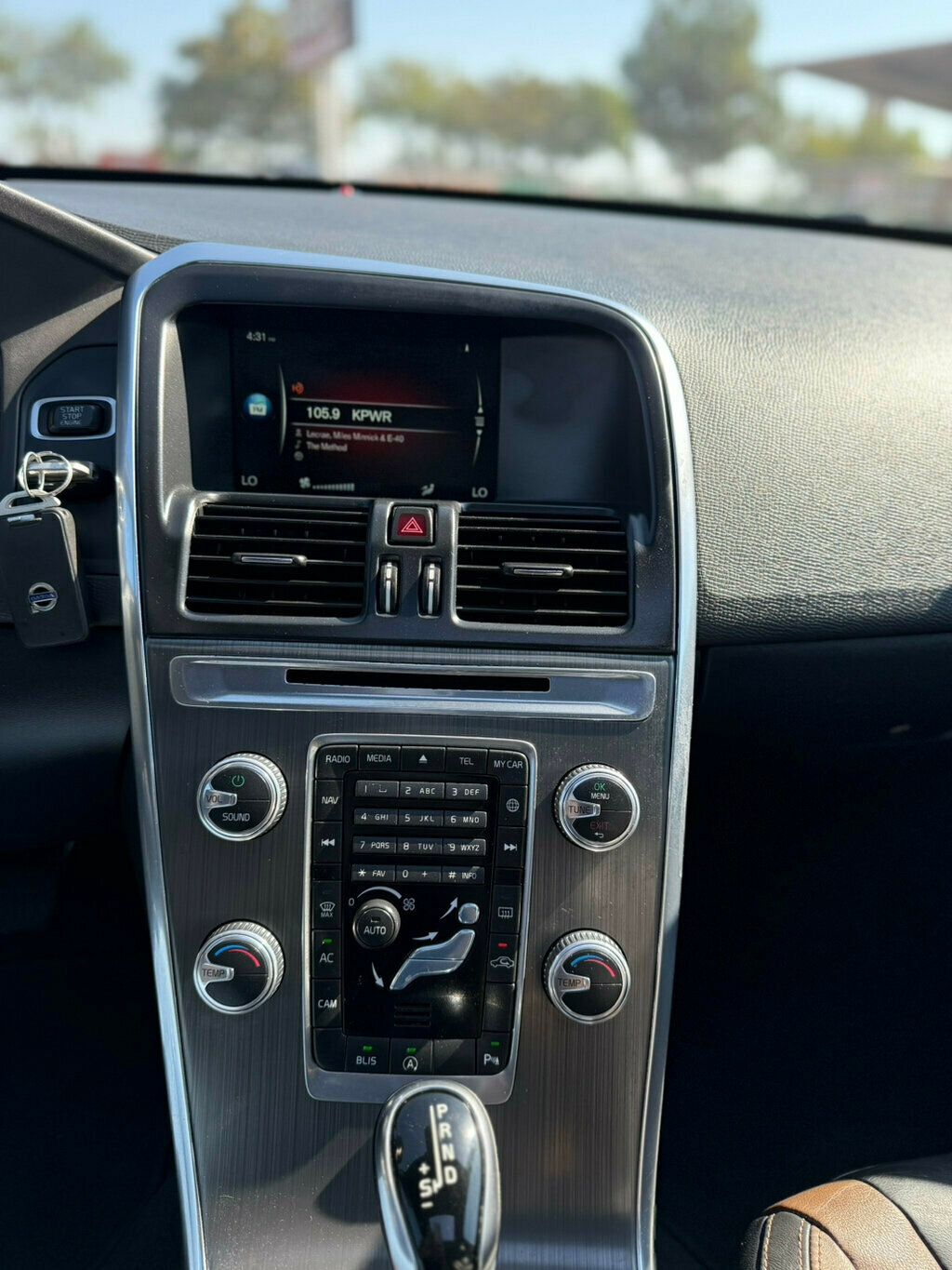 2016 Volvo XC60 T6 Drive-E photo 13