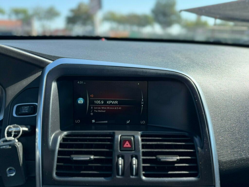 2016 Volvo XC60 T6 Drive-E photo 14