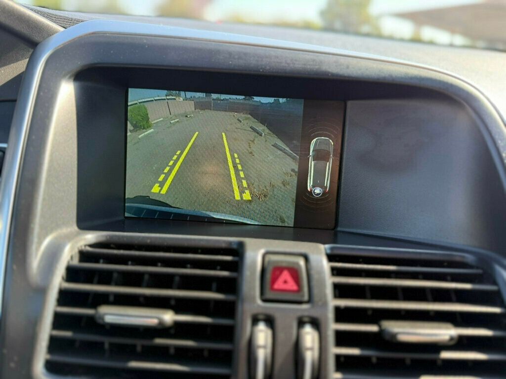 2016 Volvo XC60 T6 Drive-E photo 15