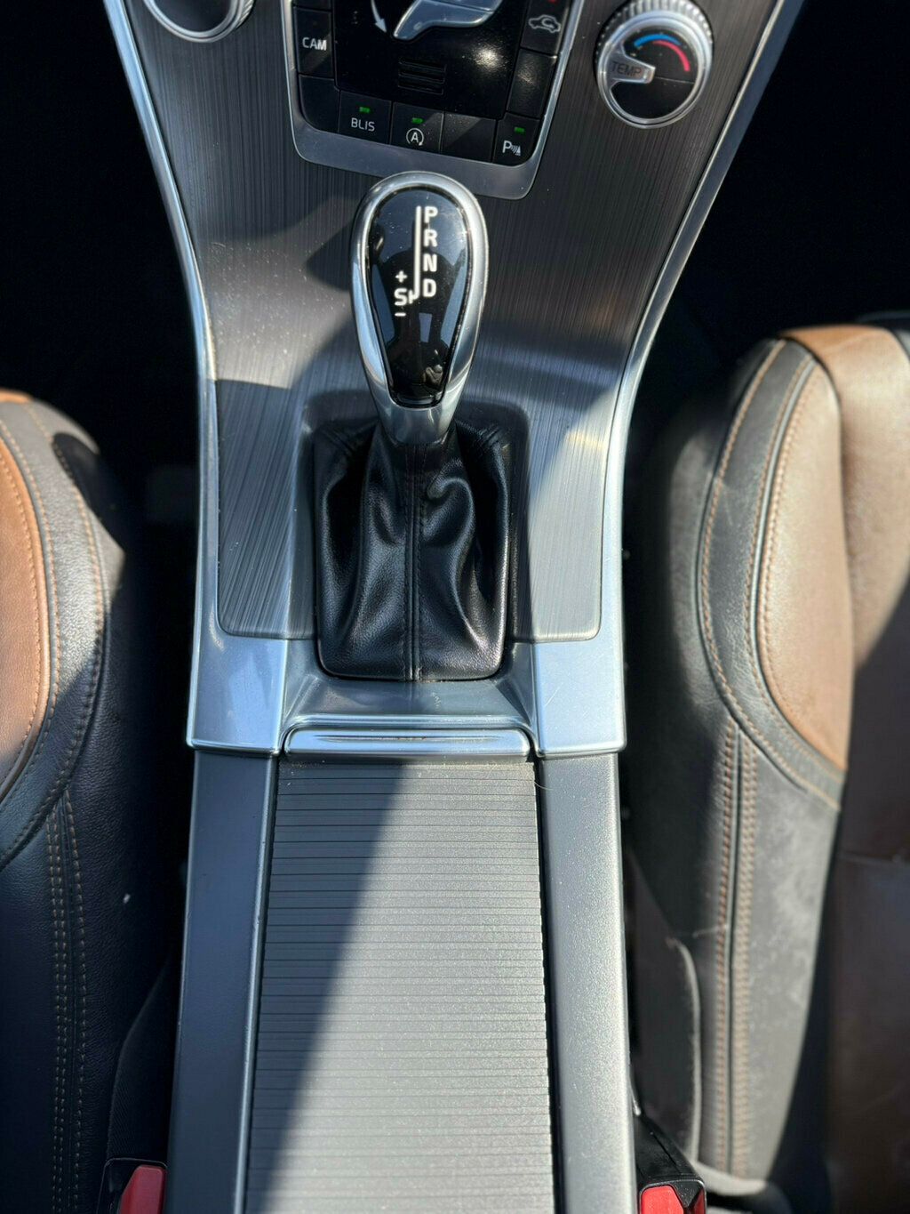 2016 Volvo XC60 T6 Drive-E photo 17