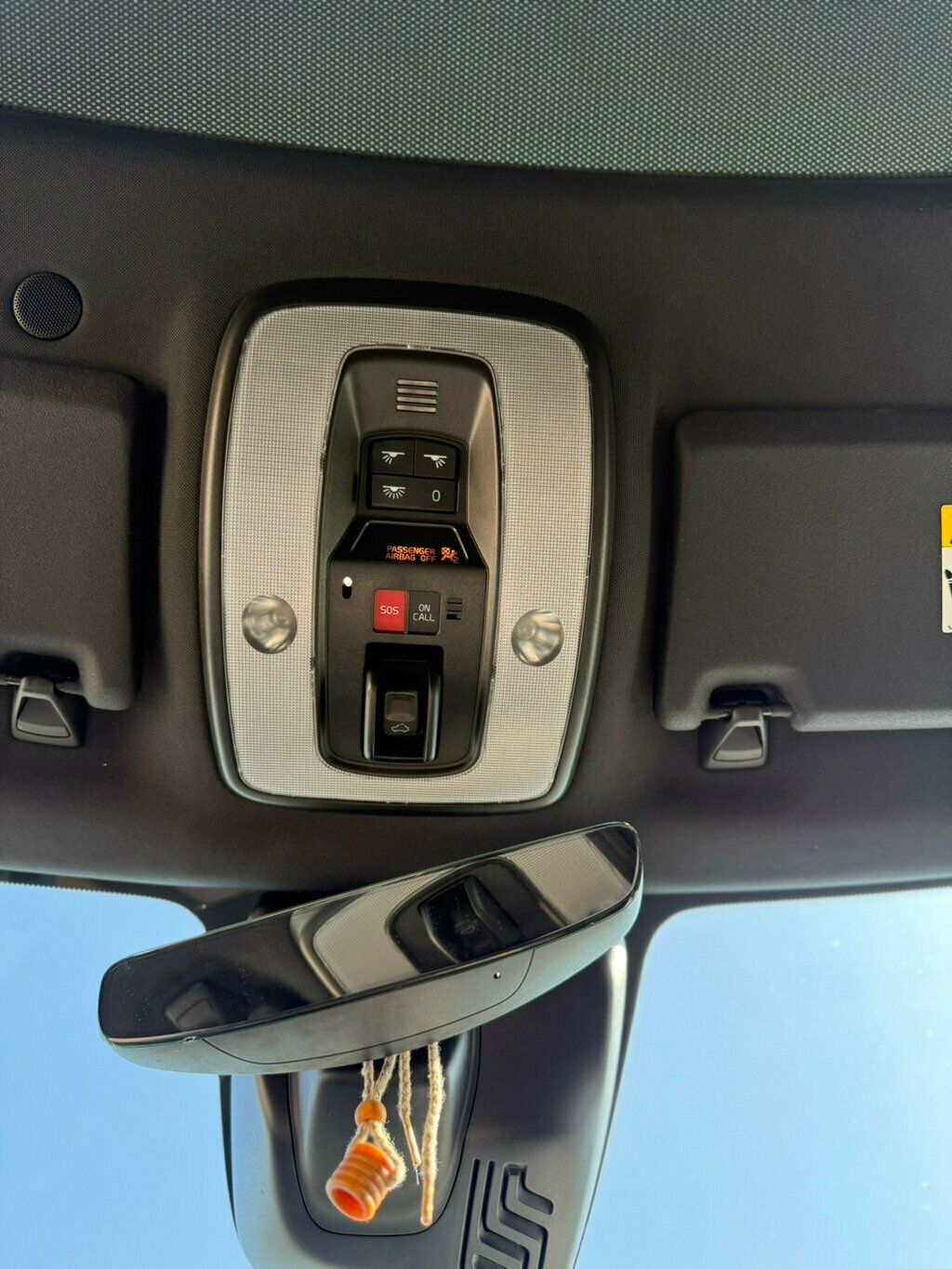 2016 Volvo XC60 T6 Drive-E photo 19
