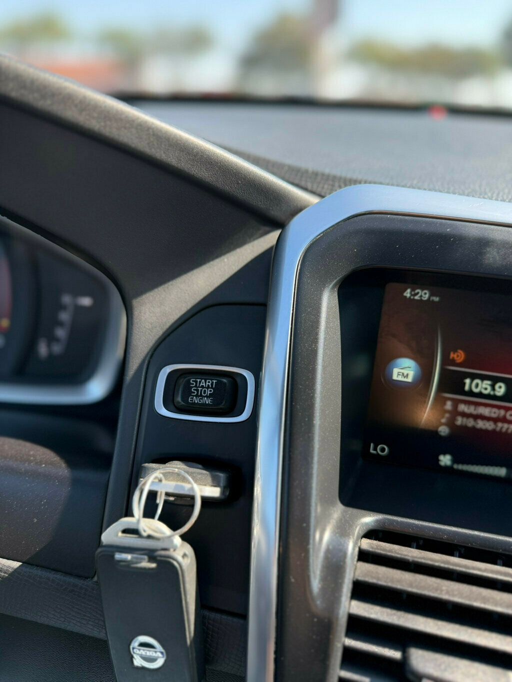 2016 Volvo XC60 T6 Drive-E photo 24