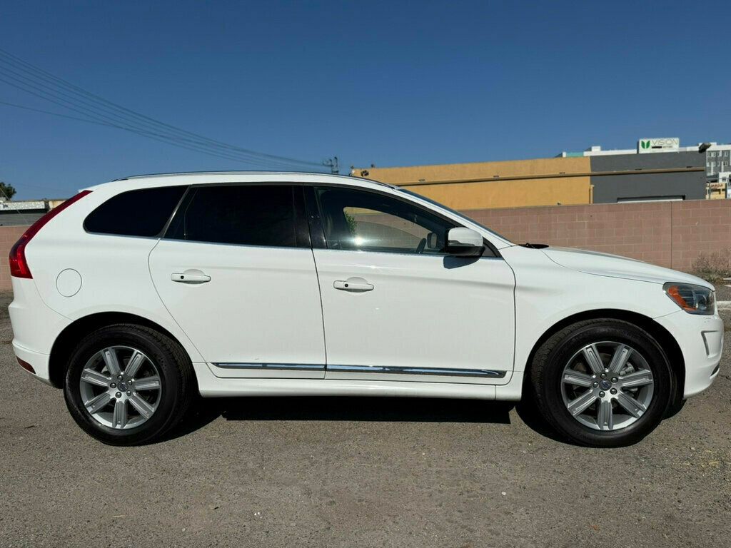 2016 Volvo XC60 T6 Drive-E photo 2