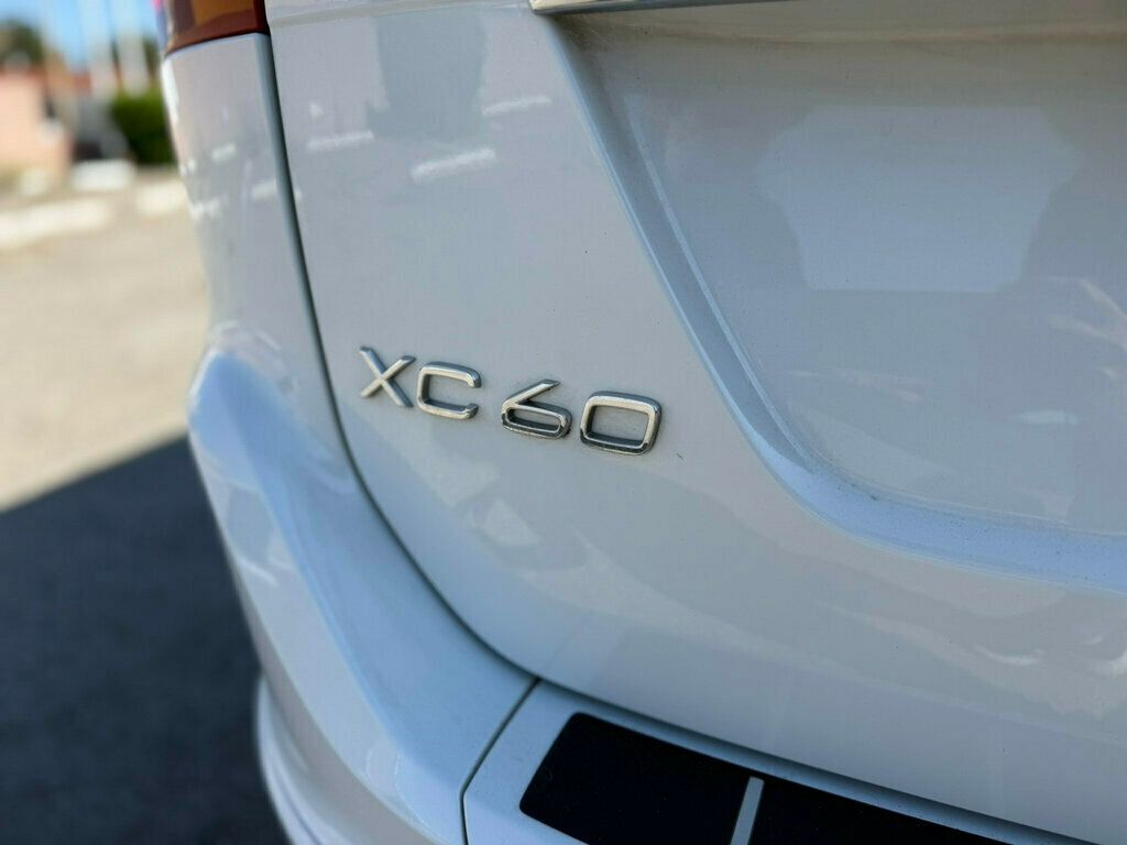 2016 Volvo XC60 T6 Drive-E photo 27