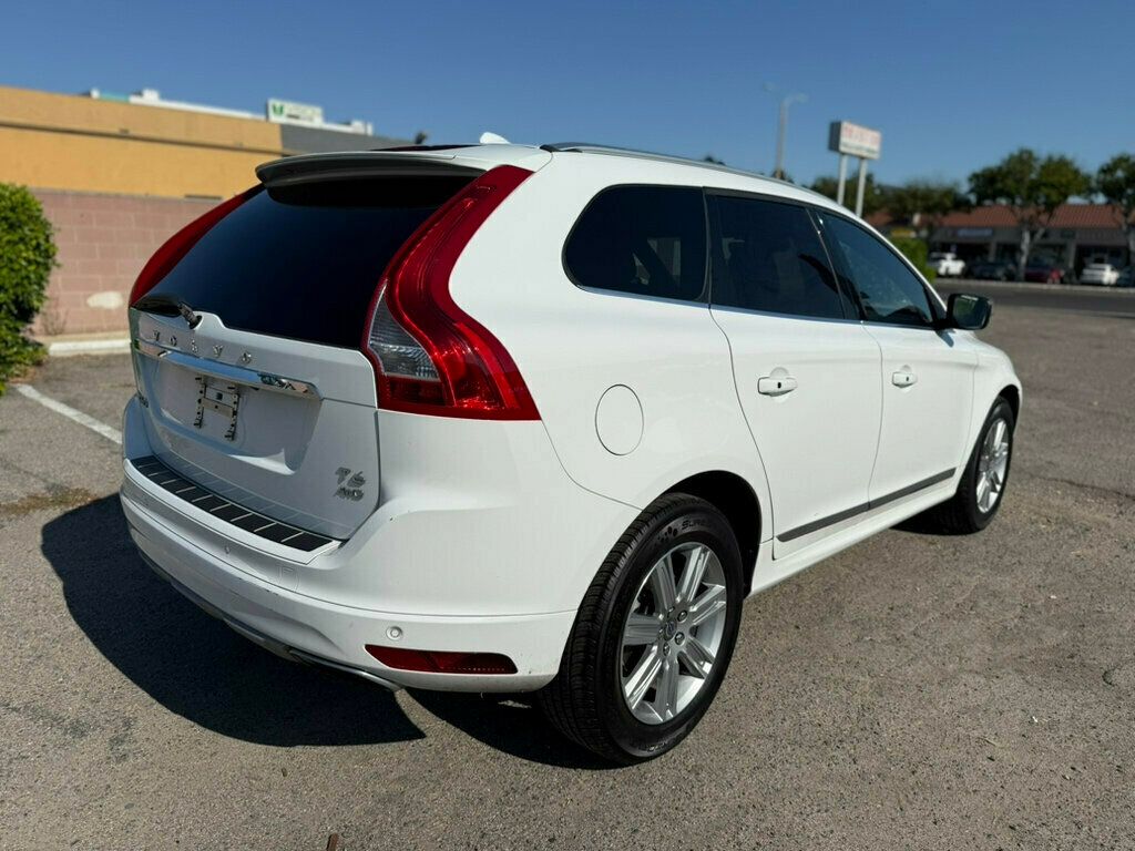 2016 Volvo XC60 T6 Drive-E photo 3