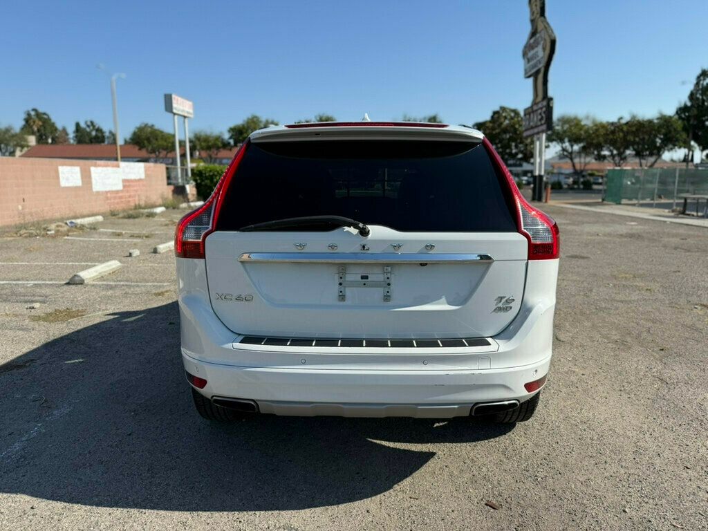2016 Volvo XC60 T6 Drive-E photo 4