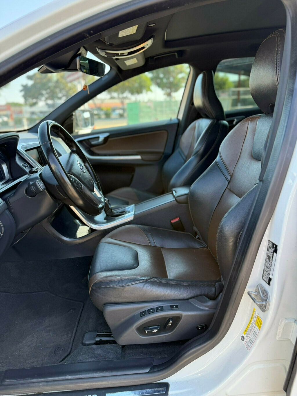 2016 Volvo XC60 T6 Drive-E photo 6