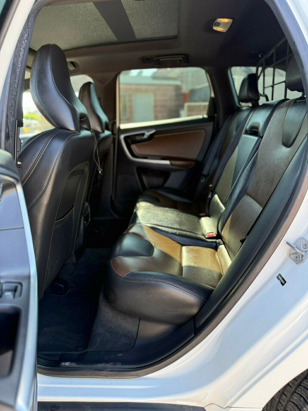 2016 Volvo XC60 T6 Drive-E photo 7