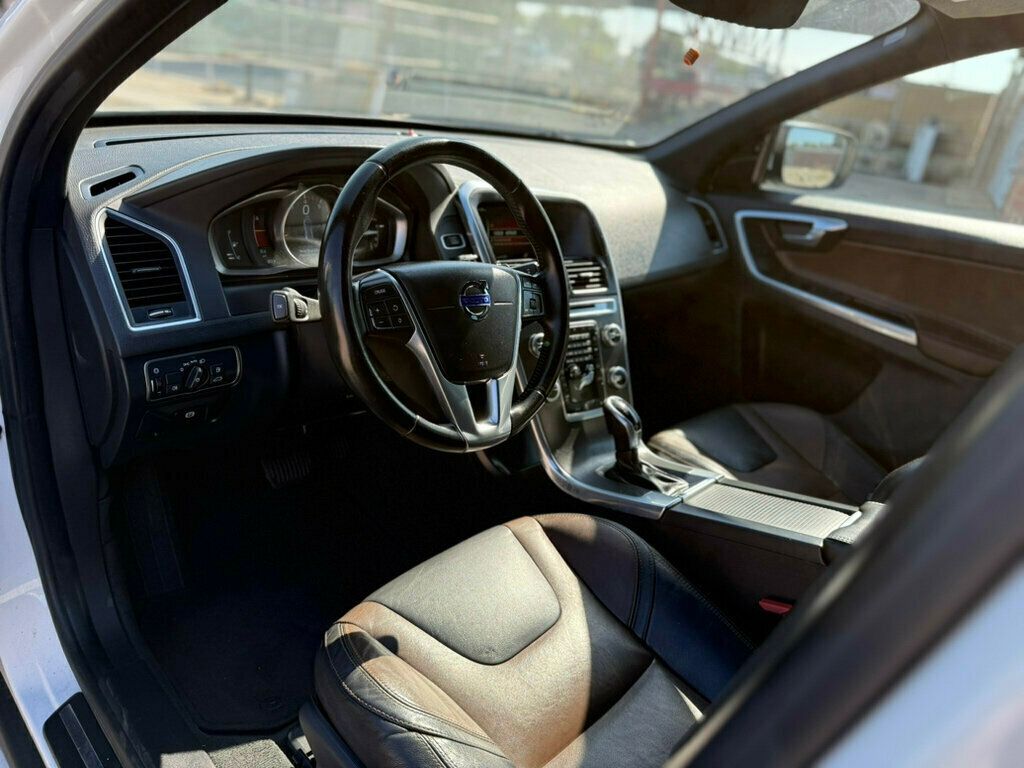 2016 Volvo XC60 T6 Drive-E photo 8