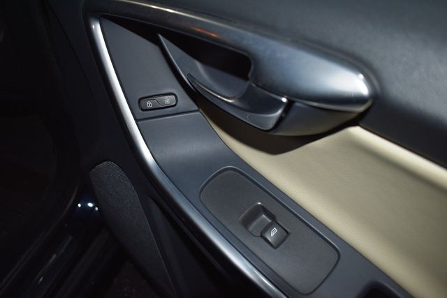 2016 Volvo XC60 AWD 4dr T6 Drive-E - 23011145 - 33