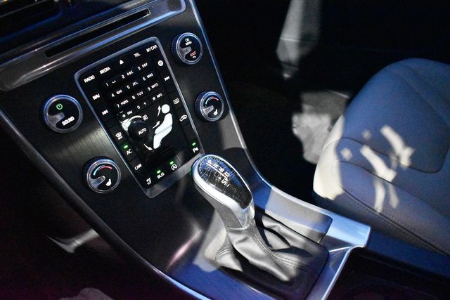 2016 Volvo XC60 AWD 4dr T6 Drive-E - 23011145 - 38