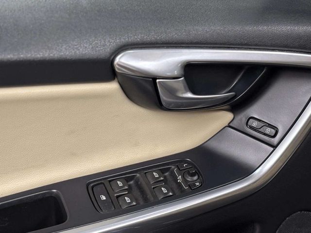 2016 Volvo XC60 AWD 4dr T6 Drive-E - 23005209 - 32