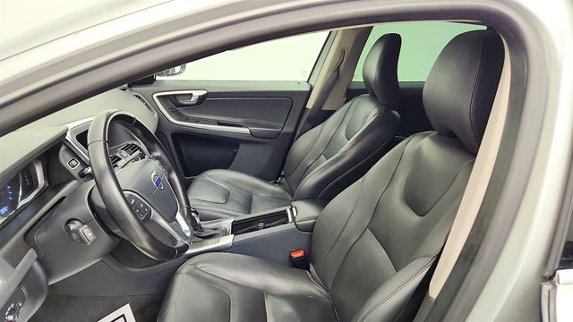 2016 Volvo XC60 AWD 4dr T6 Drive-E w/ Proximity & BLIS Packages + 20'' Wheels - 23042717 - 10