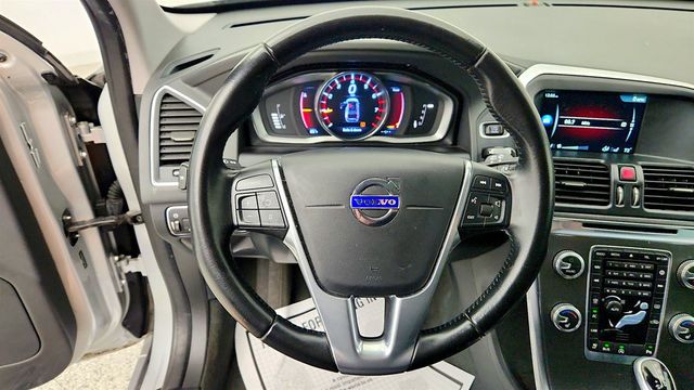 2016 Volvo XC60 AWD 4dr T6 Drive-E w/ Proximity & BLIS Packages + 20'' Wheels - 23042717 - 13