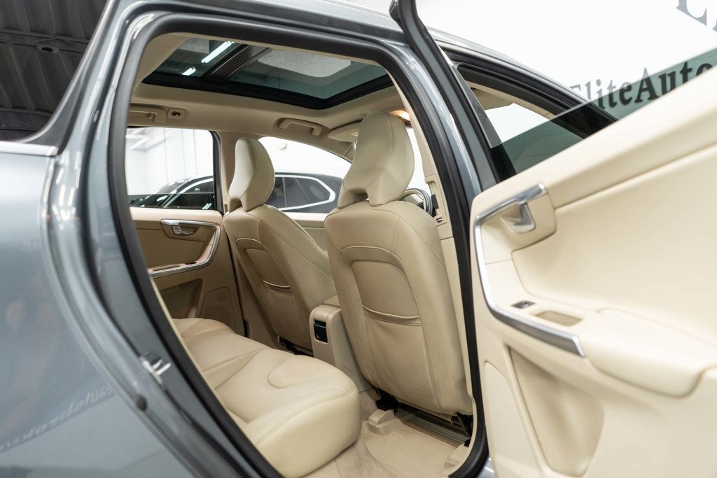 Volvo XC60 photo 12