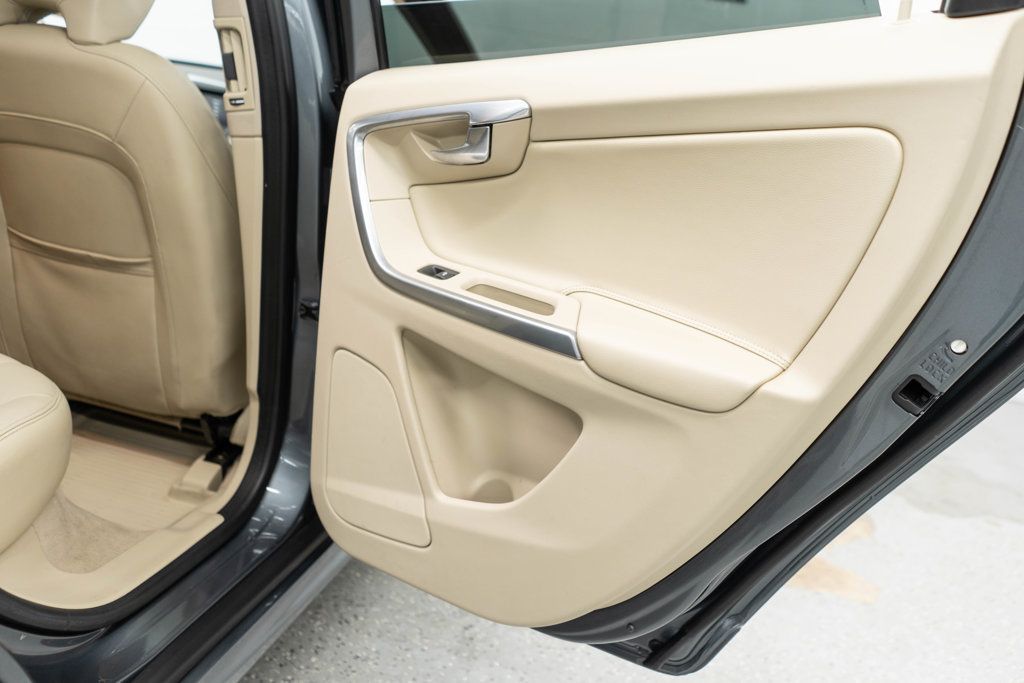 Volvo XC60 photo 22