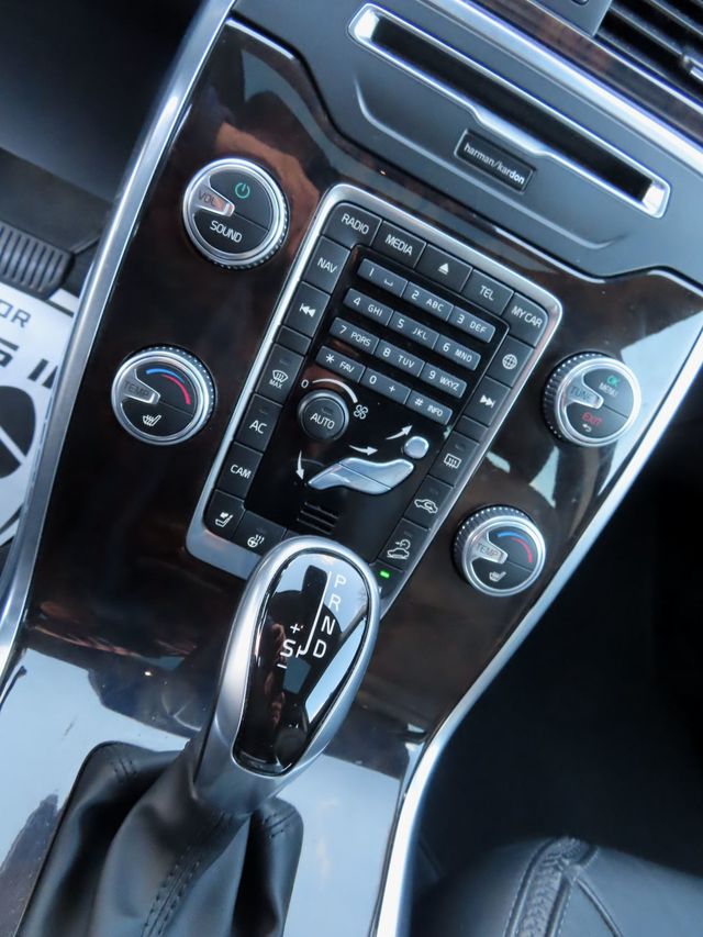 2016 Volvo XC70 AWD 4dr Wagon T5 Platinum - 22944748 - 36