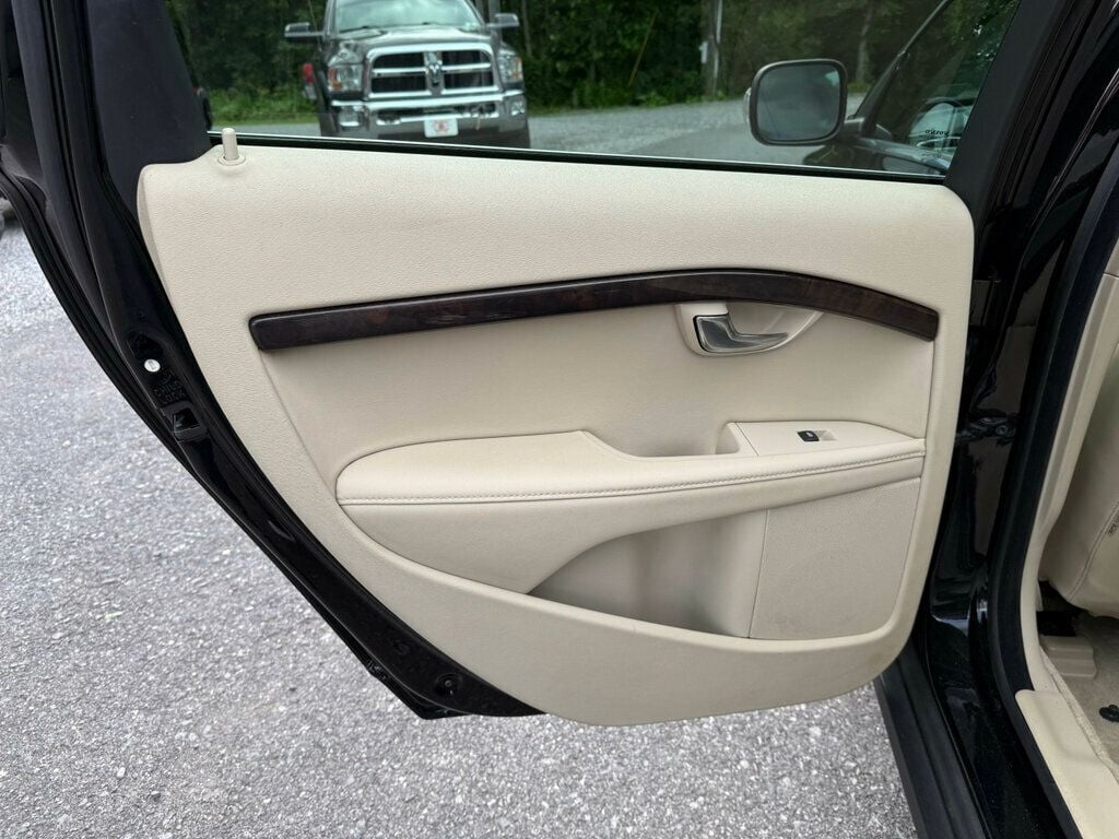 2016 Volvo XC70 T5 Premier photo 32