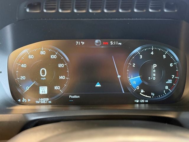 2016 Volvo XC90 AWD 4dr T5 Momentum - 23017533 - 26