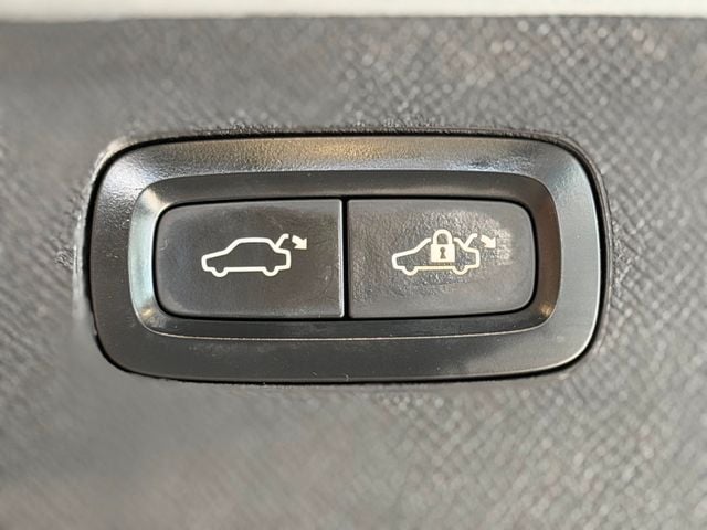 2016 Volvo XC90 AWD 4dr T5 Momentum - 23017533 - 37