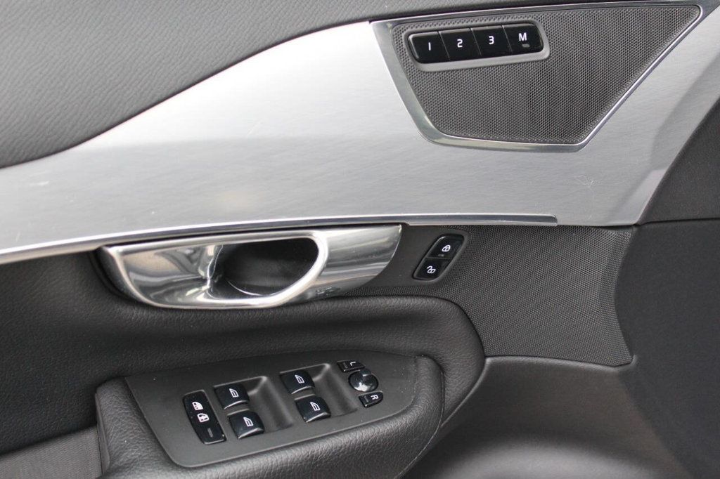 2016 Volvo XC90 AWD 4dr T6 Momentum - 22893440 - 9