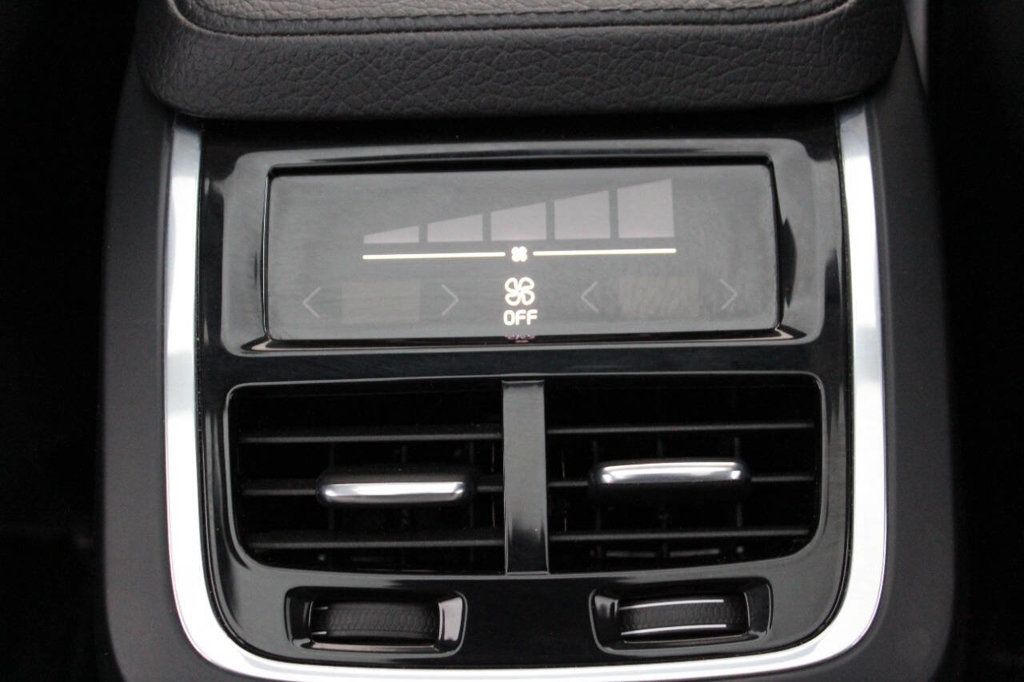 2016 Volvo XC90 AWD 4dr T6 Momentum - 22893440 - 21