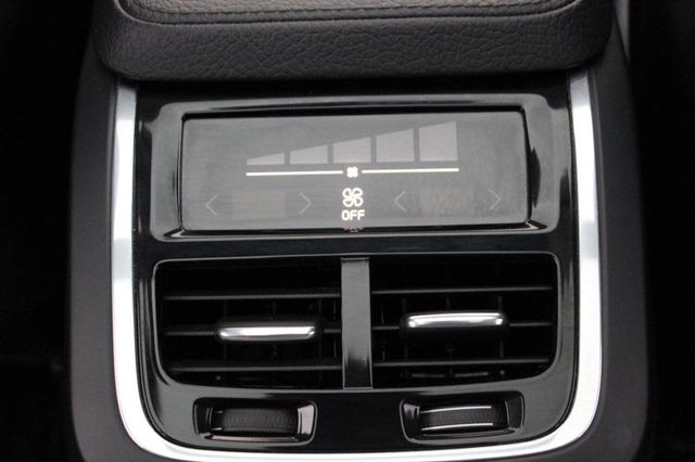 2016 Volvo XC90 AWD 4dr T6 Momentum - 22893440 - 21