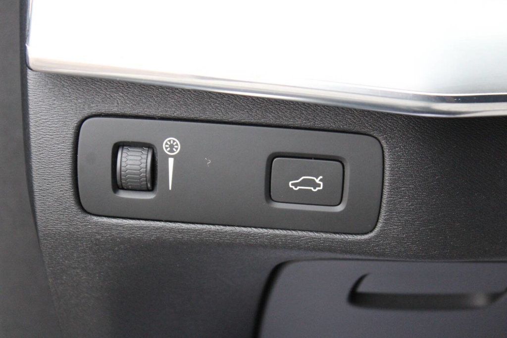 2016 Volvo XC90 AWD 4dr T6 Momentum - 22893440 - 27