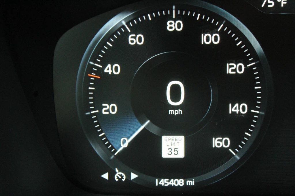 2016 Volvo XC90 AWD 4dr T6 Momentum - 22893440 - 28