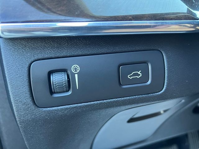 2016 Volvo XC90 AWD 4dr T6 Momentum - 23037720 - 24