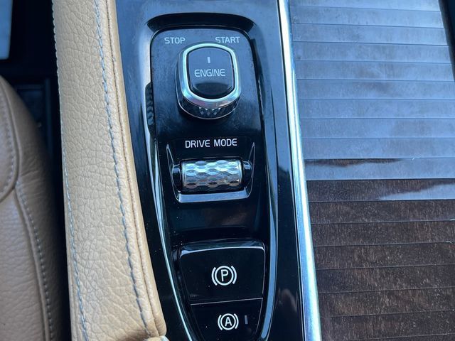 2016 Volvo XC90 AWD 4dr T6 Momentum - 23037720 - 30